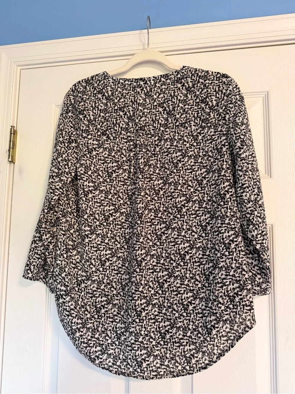 Maurices Black & White Abstract 3/4 Sleeve Women's Top NWOT - Picture 5 of 6